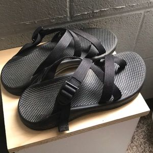 Chaco- Men’s size 9: black single strap